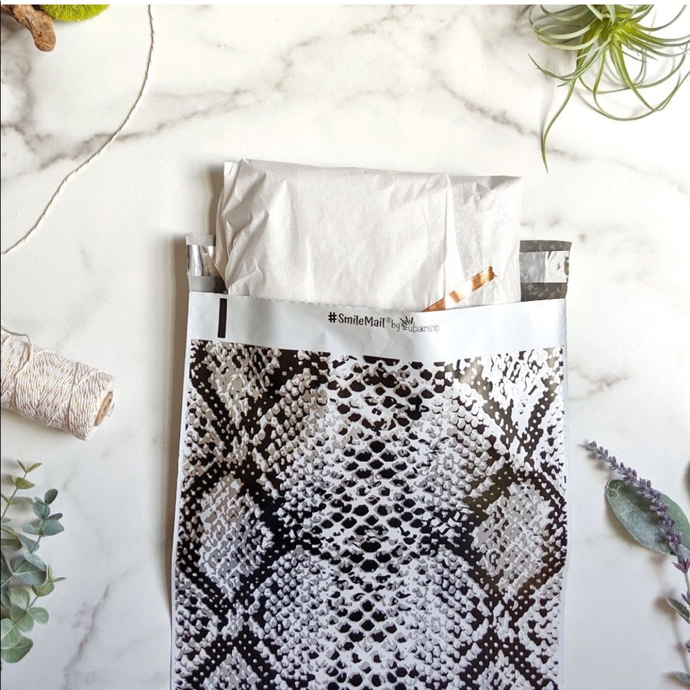 25 10X13 Poly Mailers Snake Skin Print PRICE IS FIRM - Picture 9 of 11